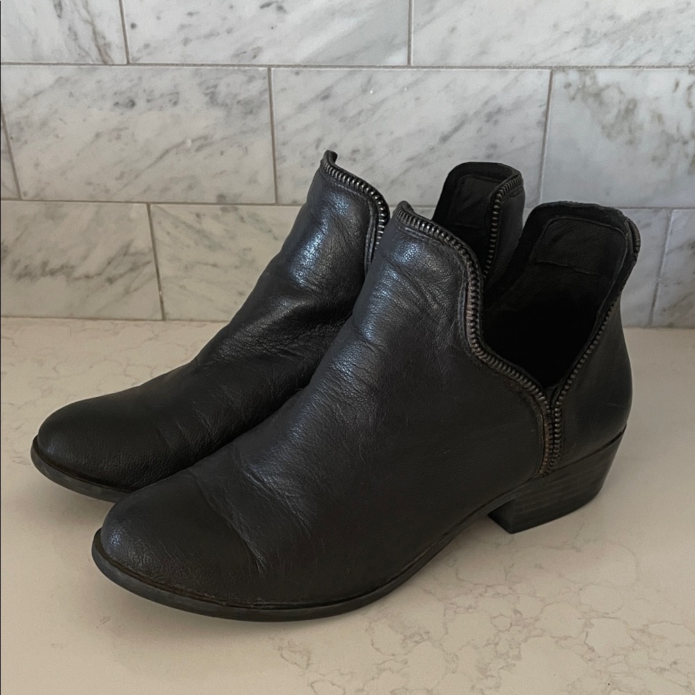 BCBGeneration Black Ankle Booties